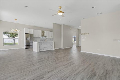 House in Cape Coral, Florida 4 bedrooms, 227.61 sq.m. № 1808369 - photo 6