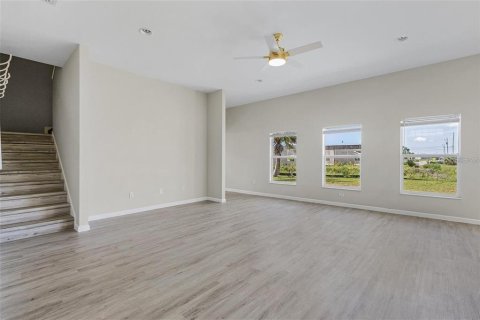 House in Cape Coral, Florida 4 bedrooms, 227.61 sq.m. № 1808369 - photo 11