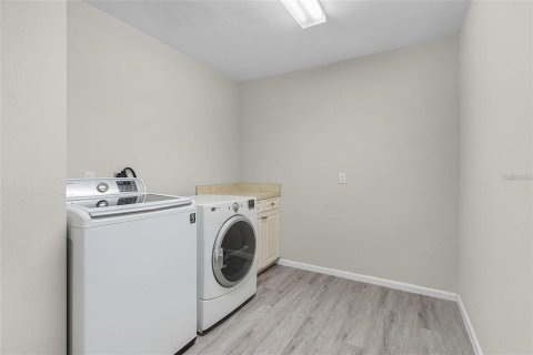 House in Cape Coral, Florida 4 bedrooms, 227.61 sq.m. № 1808369 - photo 30