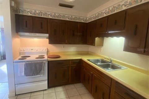 House in Edgewater, Florida 2 bedrooms, 121.42 sq.m. № 1675096 - photo 12