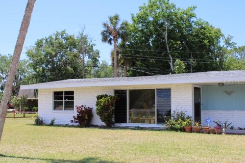 House in Edgewater, Florida 2 bedrooms, 121.42 sq.m. № 1675096 - photo 1