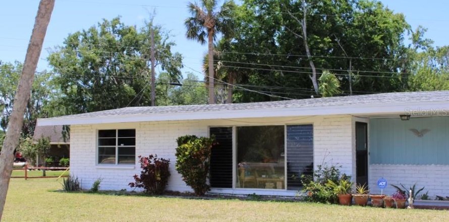 House in Edgewater, Florida 2 bedrooms, 121.42 sq.m. № 1675096