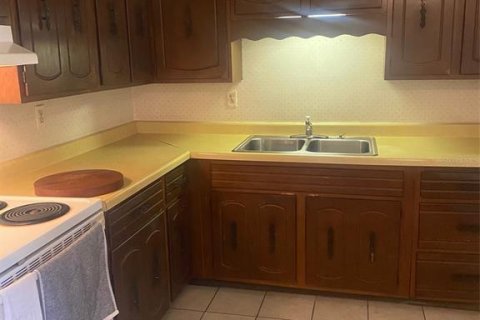 House in Edgewater, Florida 2 bedrooms, 121.42 sq.m. № 1675096 - photo 10