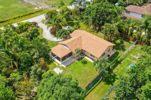 Villa ou maison à louer à Southwest Ranches, Floride: 3 chambres, 178.93 m2 № 1950677 - photo 1