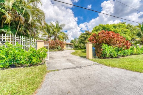 Villa ou maison à louer à Southwest Ranches, Floride: 3 chambres, 178.93 m2 № 1950677 - photo 3