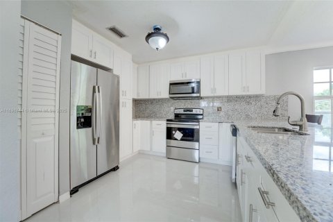 Villa ou maison à louer à Southwest Ranches, Floride: 3 chambres, 178.93 m2 № 1950677 - photo 15