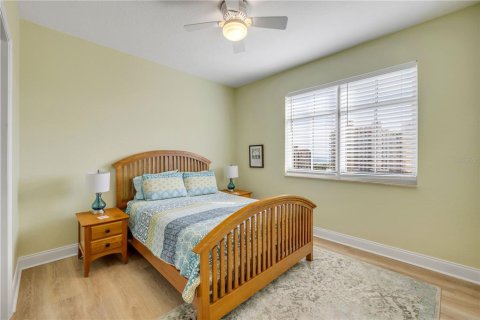 Condo in New Smyrna Beach, Florida, 3 bedrooms  № 1832948 - photo 12