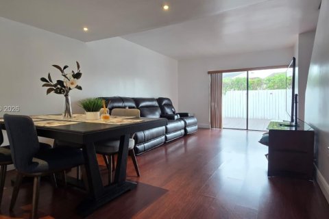 Touwnhouse à louer à Miami, Floride: 2 chambres, 95.88 m2 № 2046847 - photo 5