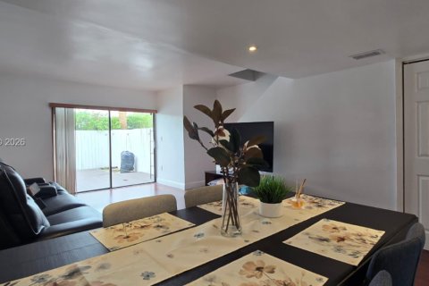 Touwnhouse à louer à Miami, Floride: 2 chambres, 95.88 m2 № 2046847 - photo 6