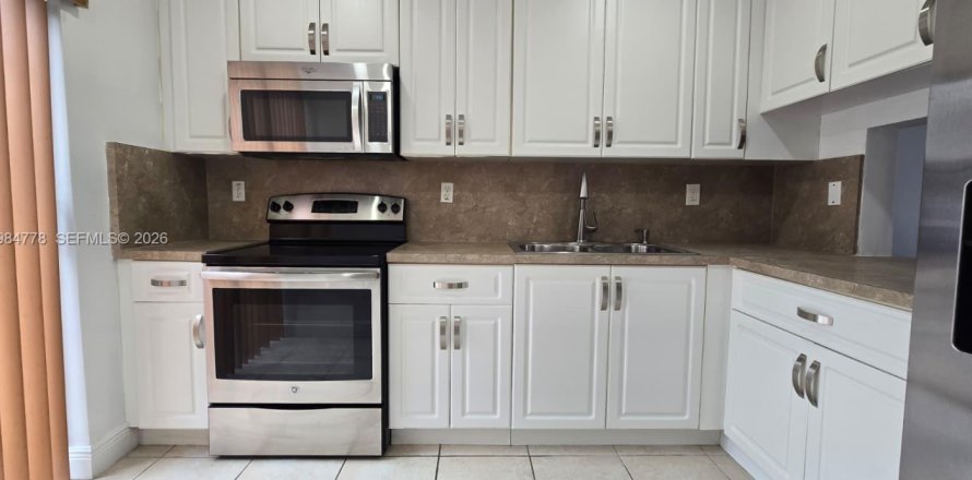 Touwnhouse à Miami, Floride 2 chambres, 95.88 m2 № 2046847