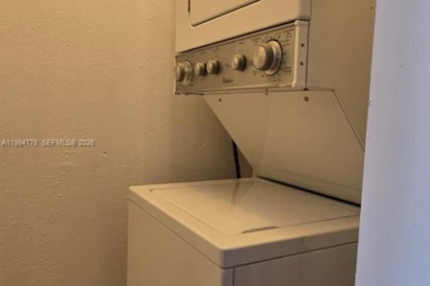 Touwnhouse à louer à Miami, Floride: 2 chambres, 95.88 m2 № 2046847 - photo 11