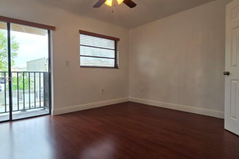 Touwnhouse à louer à Miami, Floride: 2 chambres, 95.88 m2 № 2046847 - photo 10