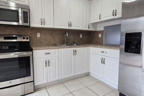 Touwnhouse à louer à Miami, Floride: 2 chambres, 95.88 m2 № 2046847 - photo 2