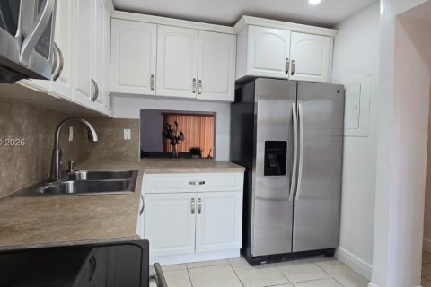 Touwnhouse à louer à Miami, Floride: 2 chambres, 95.88 m2 № 2046847 - photo 3