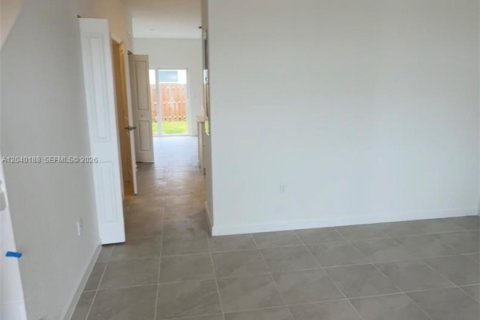 Touwnhouse à louer à Florida City, Floride: 3 chambres, 131.36 m2 № 2086429 - photo 3