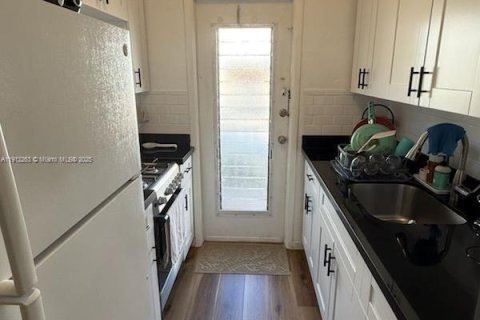 Condo in Miami Beach, Florida  № 1968262 - photo 3