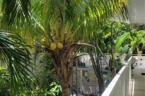 Condo in Miami Beach, Florida  № 1968262 - photo 7