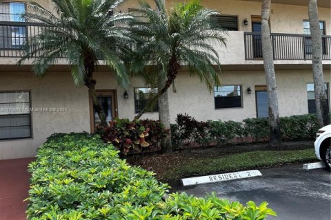 Condo in Tamarac, Florida, 2 bedrooms  № 1697048 - photo 3