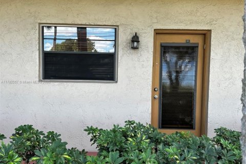 Condo in Tamarac, Florida, 2 bedrooms  № 1697048 - photo 4