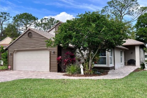 House in Winter Haven, Florida 3 bedrooms, 162.02 sq.m. № 1685095 - photo 1