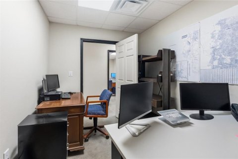 Immobilier commercial à louer à Tavares, Floride: 594.57 m2 № 2233753 - photo 14