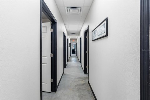 Immobilier commercial à louer à Tavares, Floride: 594.57 m2 № 2233753 - photo 8