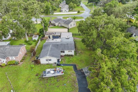 Casa en venta en Fruitland Park, Florida, 4 dormitorios, 174.75 m2 № 1894345 - foto 2