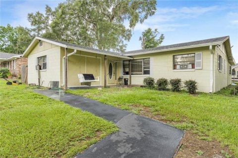 Casa en venta en Fruitland Park, Florida, 4 dormitorios, 174.75 m2 № 1894345 - foto 1