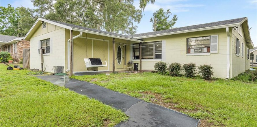 Casa en Fruitland Park, Florida 4 dormitorios, 174.75 m2 № 1894345