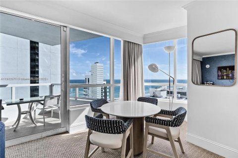 Condo in Miami Beach, Florida, 1 bedroom  № 2082307 - photo 2