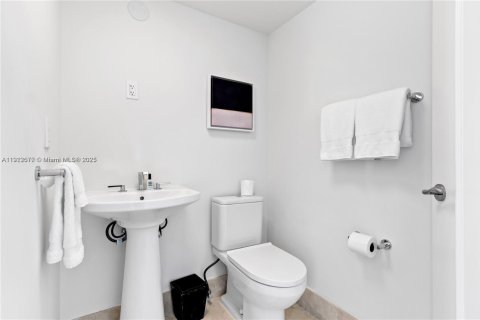 Condo in Miami Beach, Florida, 1 bedroom  № 2082307 - photo 9