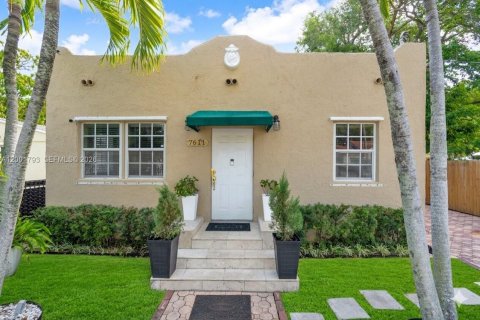 Дом в Майами, Флорида 3 спальни, 140.47м2 № 2068947