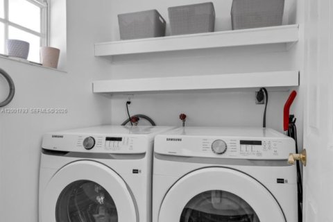 Купить виллу или дом в Майами, Флорида 3 спальни, 140.47м2, № 2068947 - фото 16