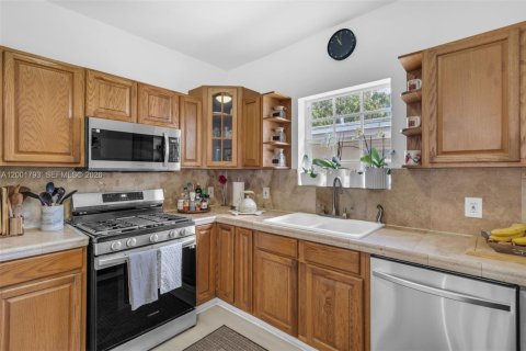 Купить виллу или дом в Майами, Флорида 3 спальни, 140.47м2, № 2068947 - фото 15