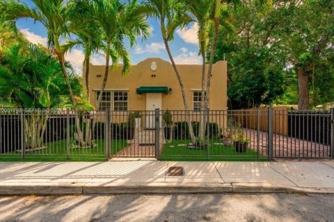 Купить виллу или дом в Майами, Флорида 3 спальни, 140.47м2, № 2068947 - фото 2