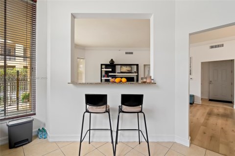 Condo in Aventura, Florida, 2 bedrooms  № 1922546 - photo 4