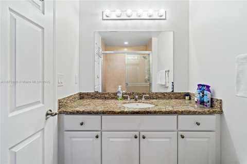 Condo in Aventura, Florida, 2 bedrooms  № 1922546 - photo 28