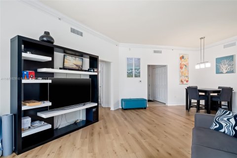 Condo in Aventura, Florida, 2 bedrooms  № 1922546 - photo 9