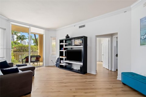 Condo in Aventura, Florida, 2 bedrooms  № 1922546 - photo 8