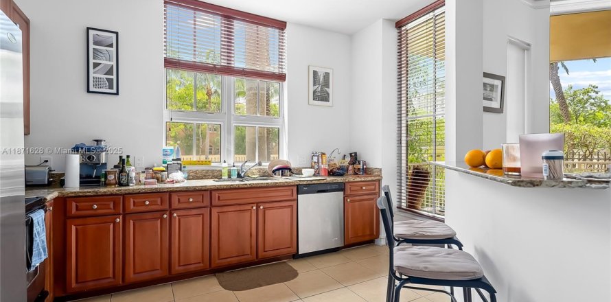 Condo in Aventura, Florida, 2 bedrooms № 1922546