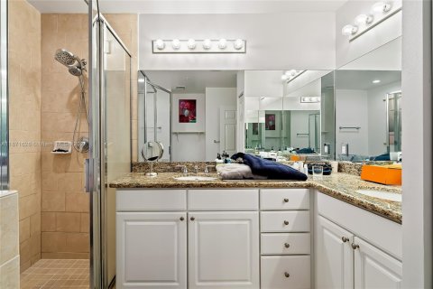 Condo in Aventura, Florida, 2 bedrooms  № 1922546 - photo 18