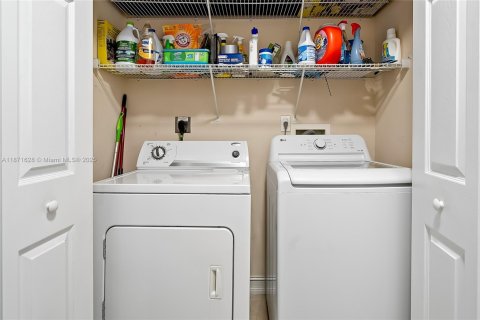 Condo in Aventura, Florida, 2 bedrooms  № 1922546 - photo 29