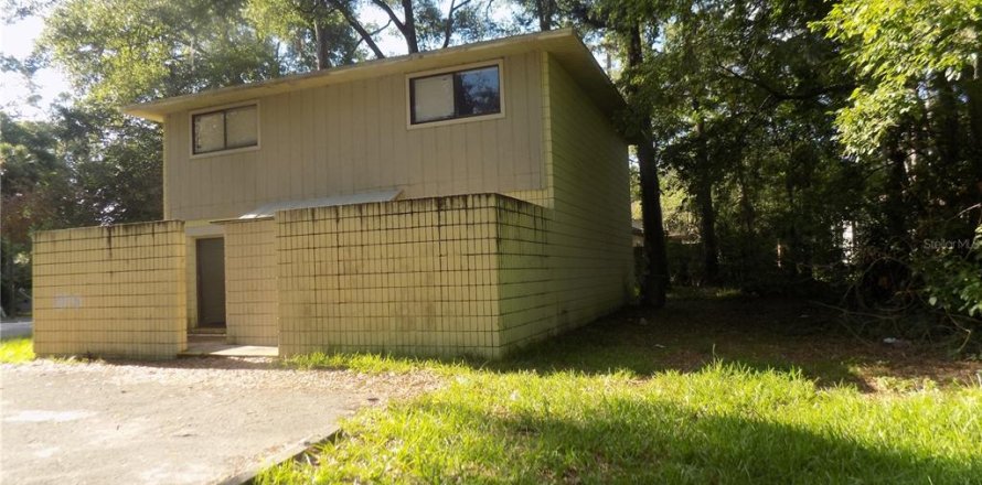 Immobilier commercial à Gainesville, Floride 4 chambres, 167.22 m2 № 2131653