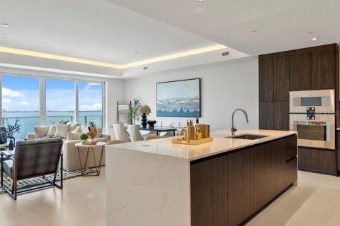 Condominio en venta en Clearwater, Florida, 2 dormitorios, 169.08 m2 № 2348236 - foto 2