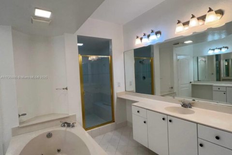 Copropriété à vendre à Doral, Floride: 3 chambres, 158.86 m2 № 1709938 - photo 16