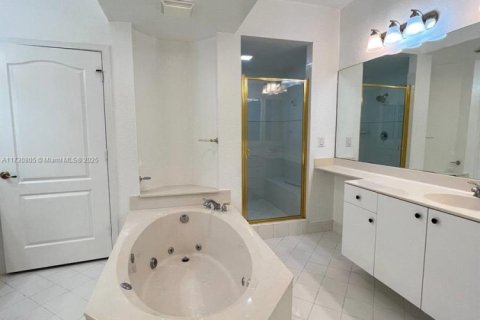 Copropriété à vendre à Doral, Floride: 3 chambres, 158.86 m2 № 1709938 - photo 15