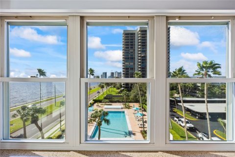 Condo in Tampa, Florida, 2 bedrooms  № 1885225 - photo 22
