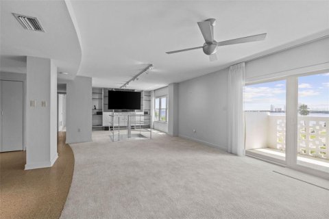 Condo in Tampa, Florida, 2 bedrooms  № 1885225 - photo 16