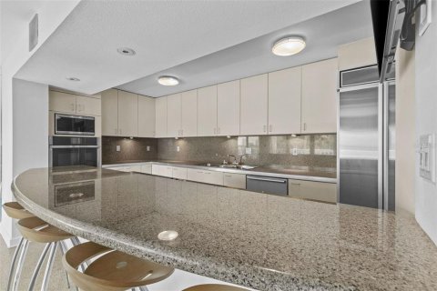 Condo in Tampa, Florida, 2 bedrooms  № 1885225 - photo 11
