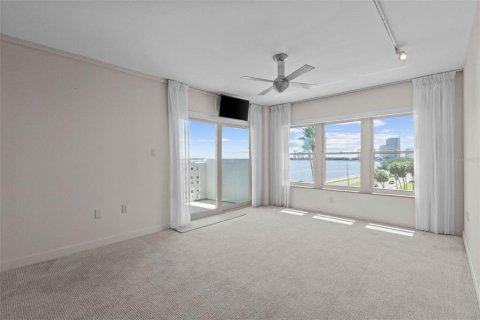 Condo in Tampa, Florida, 2 bedrooms  № 1885225 - photo 21
